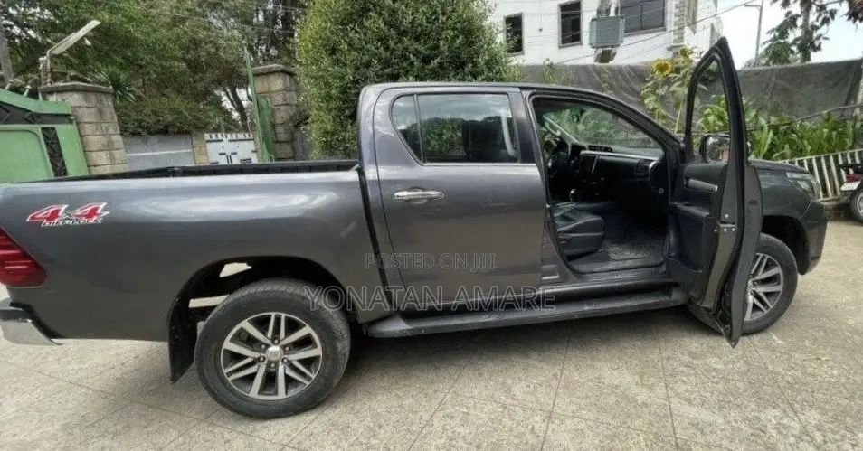 Toyota Hilux 2018 Gray
