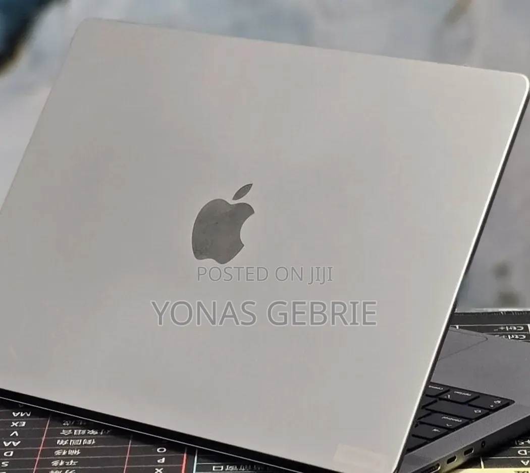 New Laptop Apple MacBook 32GB Apple M1 SSD 1T