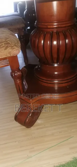 For Sale – Luxury 8-Seater Dining Table Set