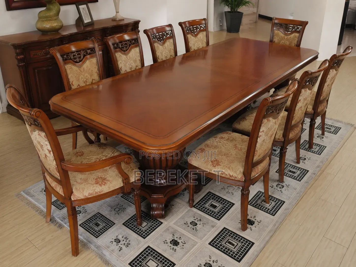 For Sale – Luxury 8-Seater Dining Table Set