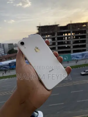 Apple iPhone XR 64 GB White
