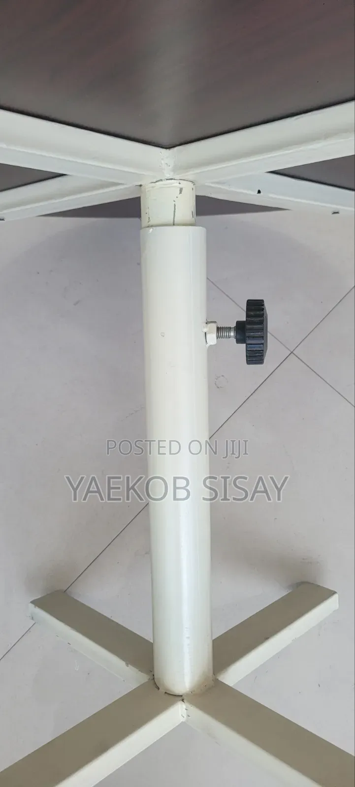 70cm ከፍ ዝቅ የሚል ተነቃቃይ ክብ ጠረጴዛ Table
