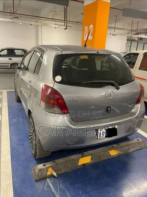 Toyota Yaris 2010 Silver