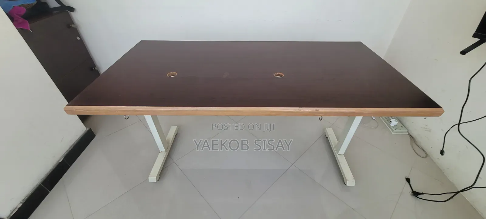 140 የቢሮ ጠረጴዛ (ከፍ ዝቅ የሚል ተነቃቃይ) Office Table