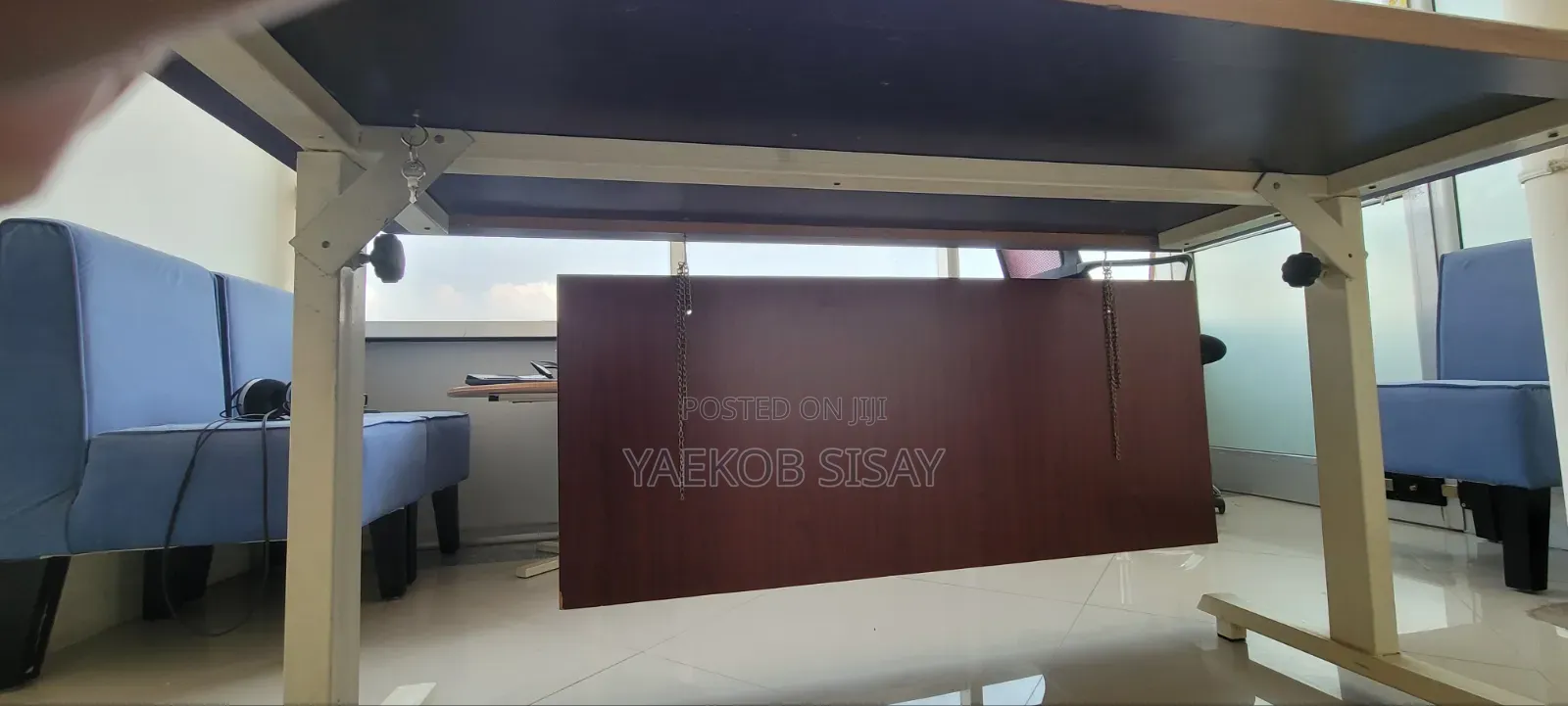 140 የቢሮ ጠረጴዛ (ከፍ ዝቅ የሚል ተነቃቃይ) Office Table
