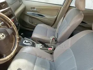Toyota Avanza 2012 Gold