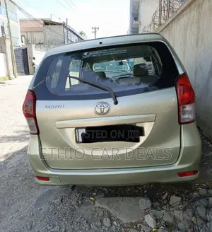 Toyota Avanza 2012 Gold