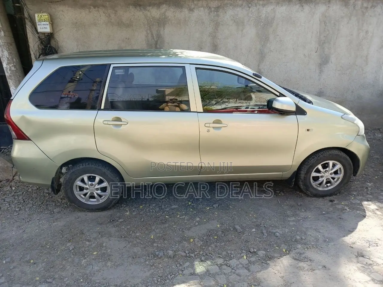 Toyota Avanza 2012 Gold