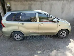 Toyota Avanza 2012 Gold