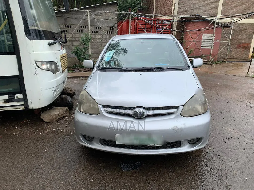 Toyota Platz 2005 Silver