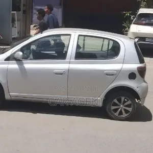 Toyota Vitz 2000 Silver