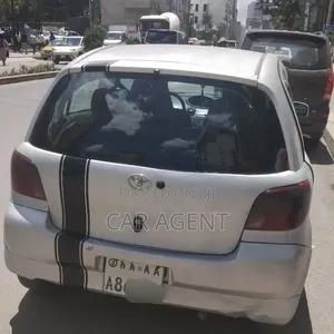 Toyota Vitz 2000 Silver