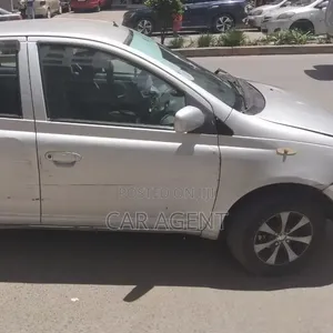 Toyota Vitz 2000 Silver