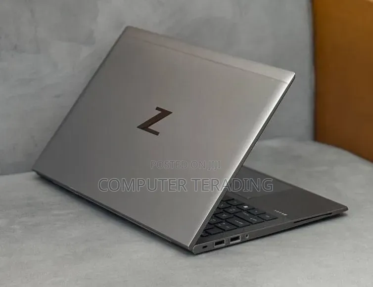 New Laptop HP ZBook Firefly G8 8GB Intel Core i5 SSD 512GB