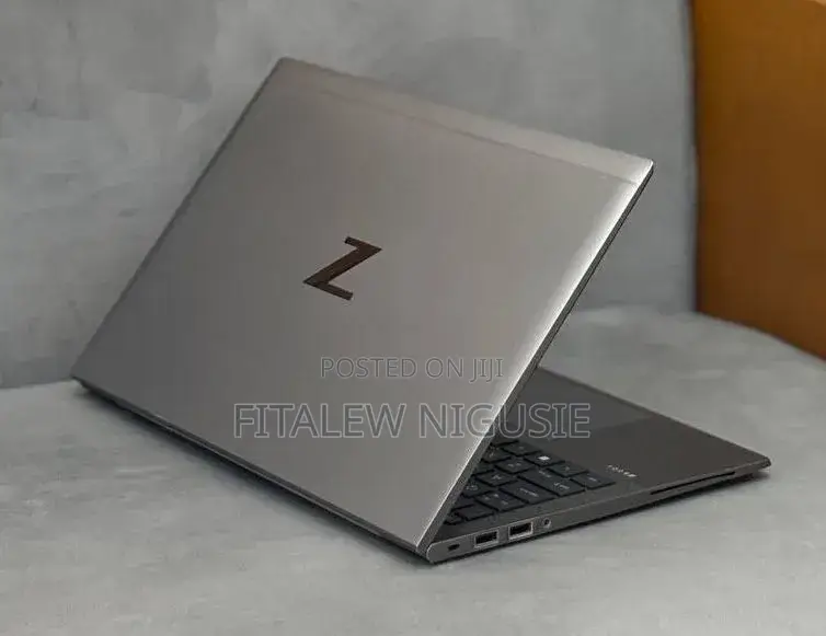 New Laptop HP ZBook Firefly G8 8GB Intel Core i5 SSD 512GB