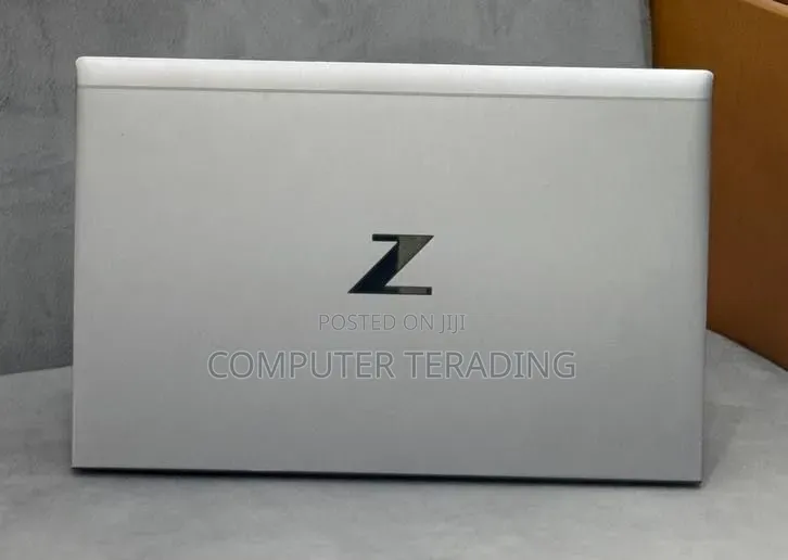 New Laptop HP ZBook Firefly G8 8GB Intel Core i5 SSD 512GB