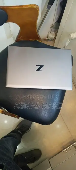 New Laptop HP ZBook Firefly 15 G7 16GB Intel Core i7 SSD 512GB