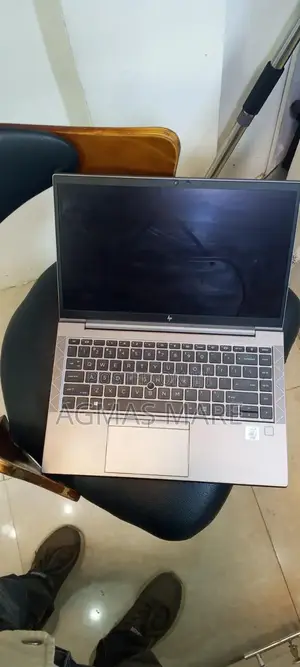 New Laptop HP ZBook Firefly 15 G7 16GB Intel Core i7 SSD 512GB