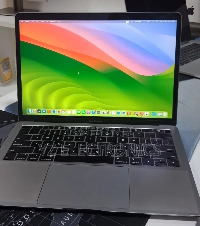 New Laptop Apple MacBook Pro 2019 8GB Intel Core i5 SSD 128GB