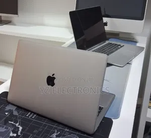 New Laptop Apple MacBook Pro 2019 8GB Intel Core i5 SSD 128GB