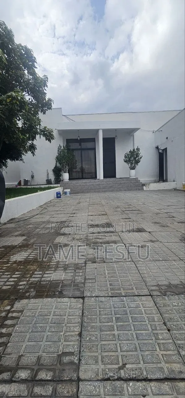 Furnished 8bdrm House in Cmc, Bole for sale