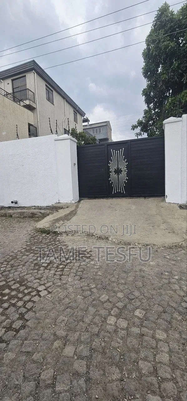 Furnished 8bdrm House in Cmc, Bole for sale