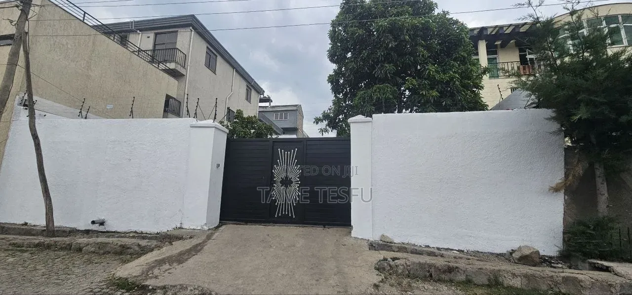Furnished 8bdrm House in Cmc, Bole for sale