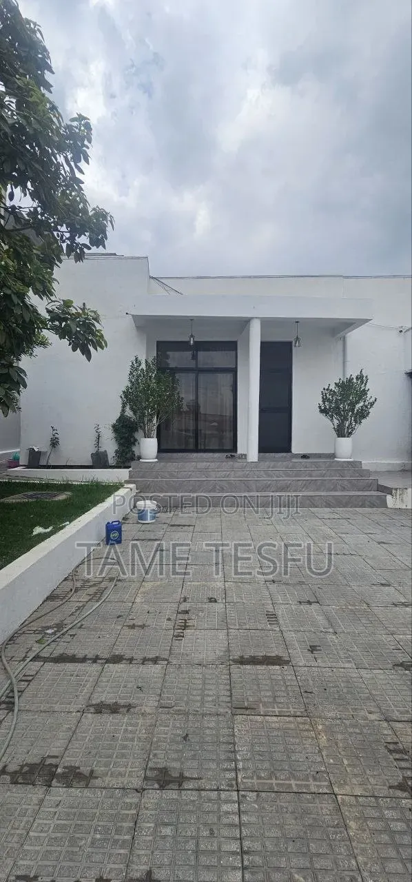 Furnished 8bdrm House in Cmc, Bole for sale