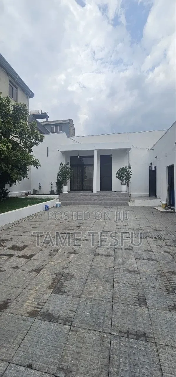Furnished 8bdrm House in Cmc, Bole for sale
