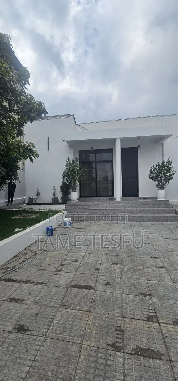Furnished 8bdrm House in Cmc, Bole for sale