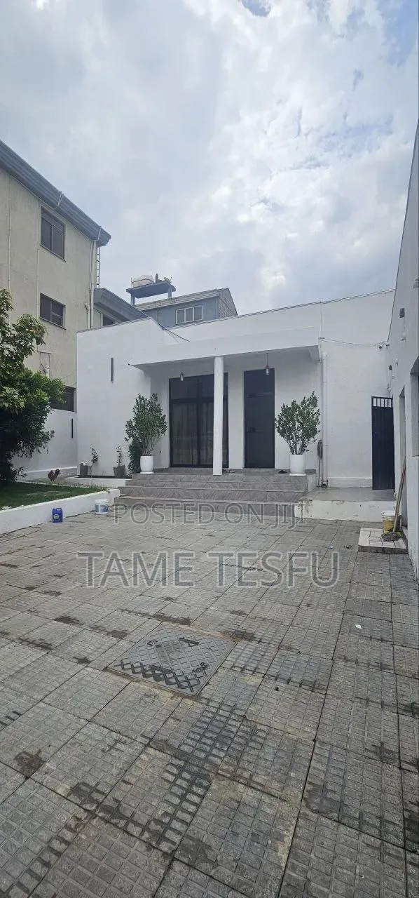 Furnished 8bdrm House in Cmc, Bole for sale