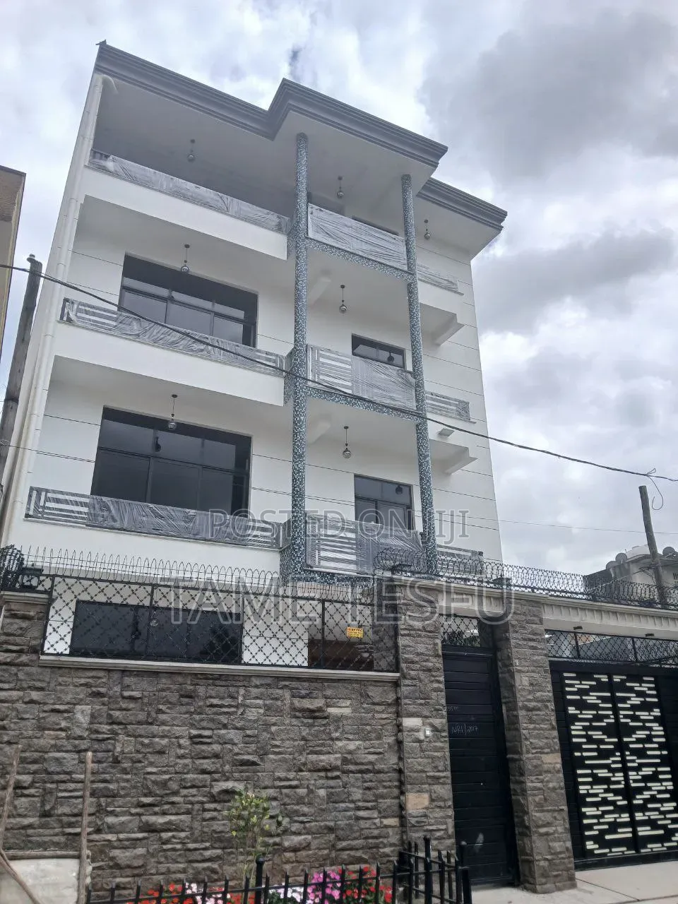 Furnished 8bdrm Maisonette in ላፍቶ, Nifas Silk-Lafto for sale
