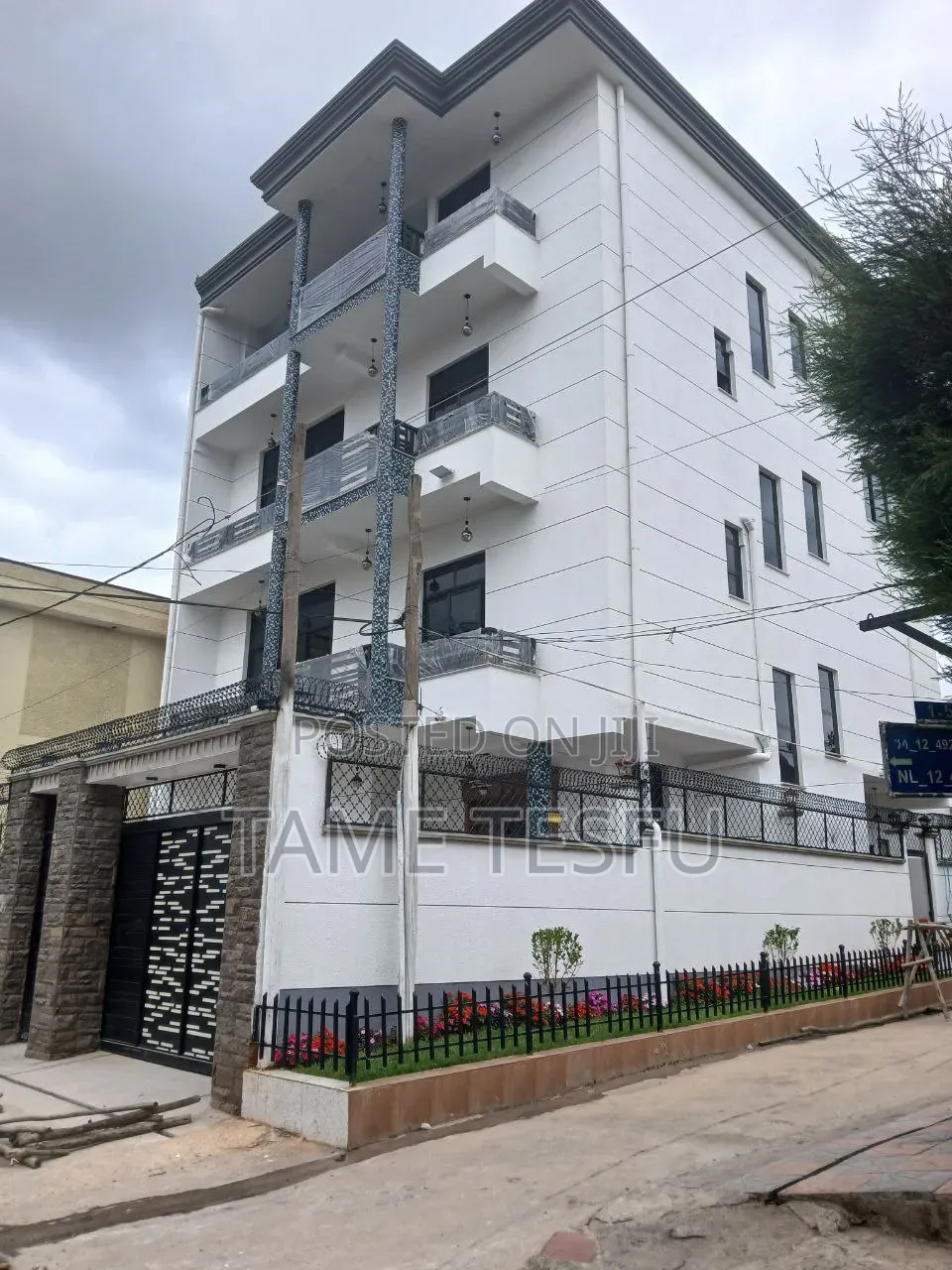 Furnished 8bdrm Maisonette in ላፍቶ, Nifas Silk-Lafto for sale