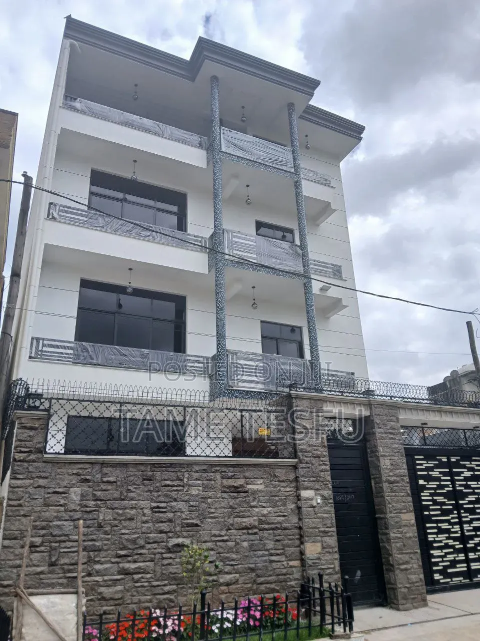 Furnished 8bdrm Maisonette in ላፍቶ, Nifas Silk-Lafto for sale
