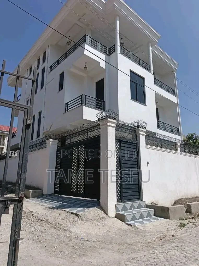 Furnished 7bdrm House in ላፍቶ, Nifas Silk-Lafto for sale