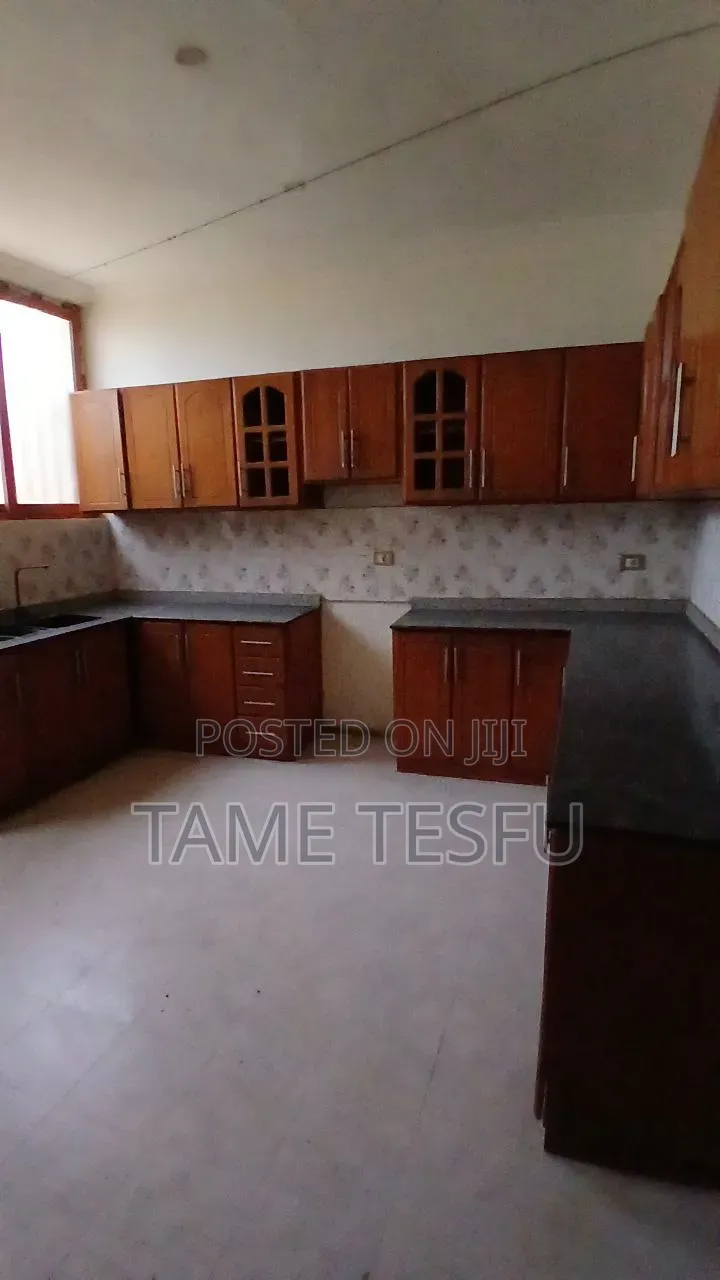 Furnished 7bdrm House in ላፍቶ, Nifas Silk-Lafto for sale