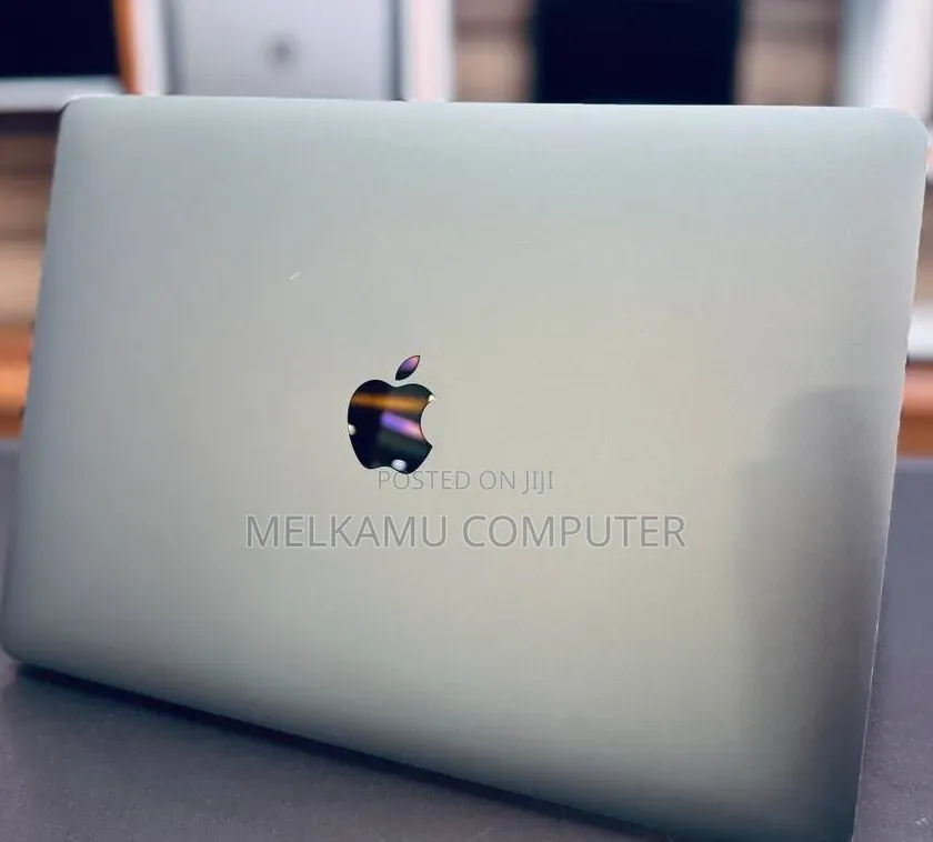 New Laptop Apple MacBook Pro 2017 8GB Intel Core i5 SSD 256GB