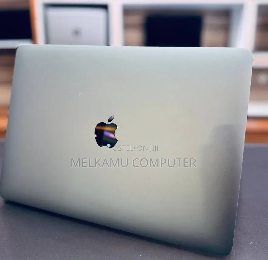 New Laptop Apple MacBook Pro 2017 8GB Intel Core i5 SSD 256GB
