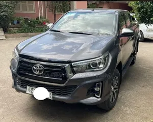 Toyota Hilux 2018 Maroon