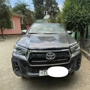 Toyota Hilux 2018 Maroon