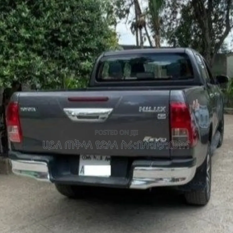 Toyota Hilux 2018 Maroon
