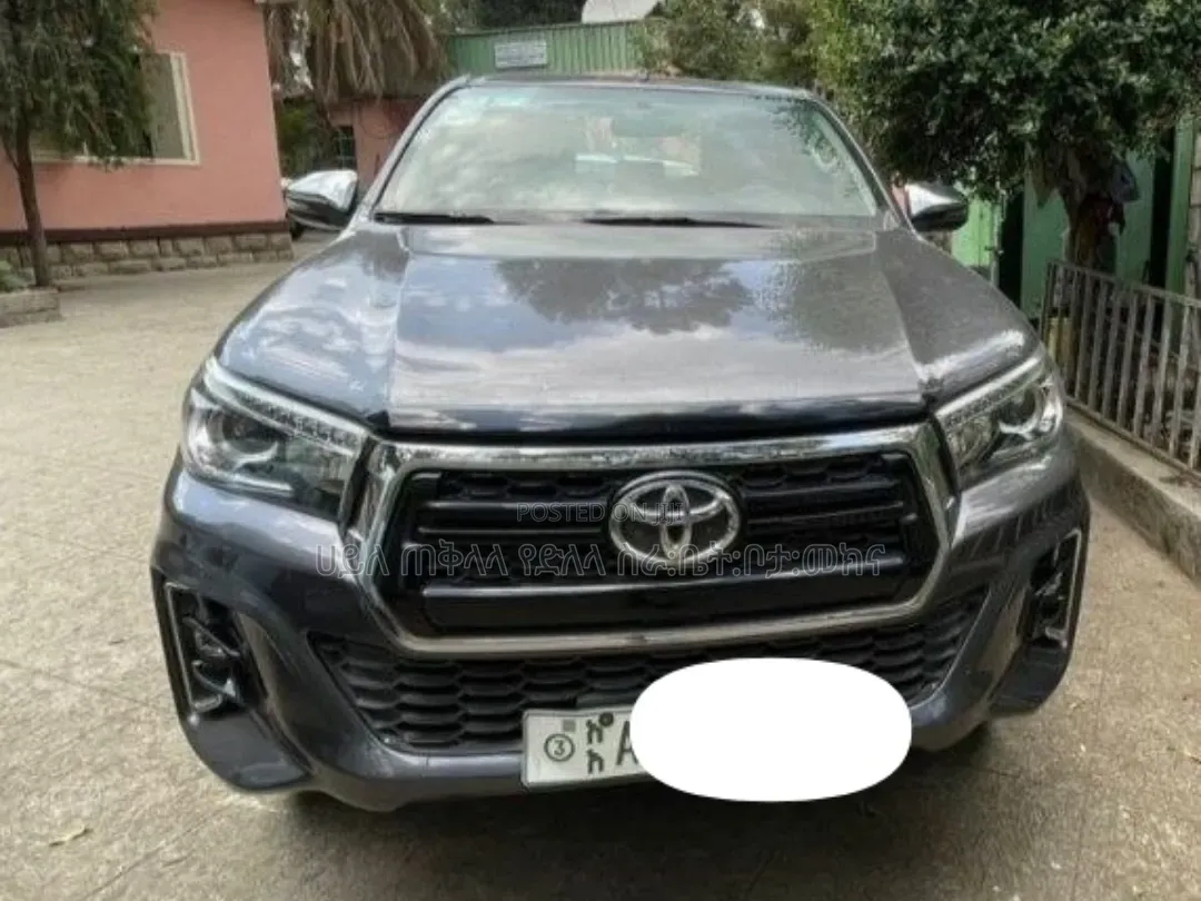 Toyota Hilux 2018 Maroon