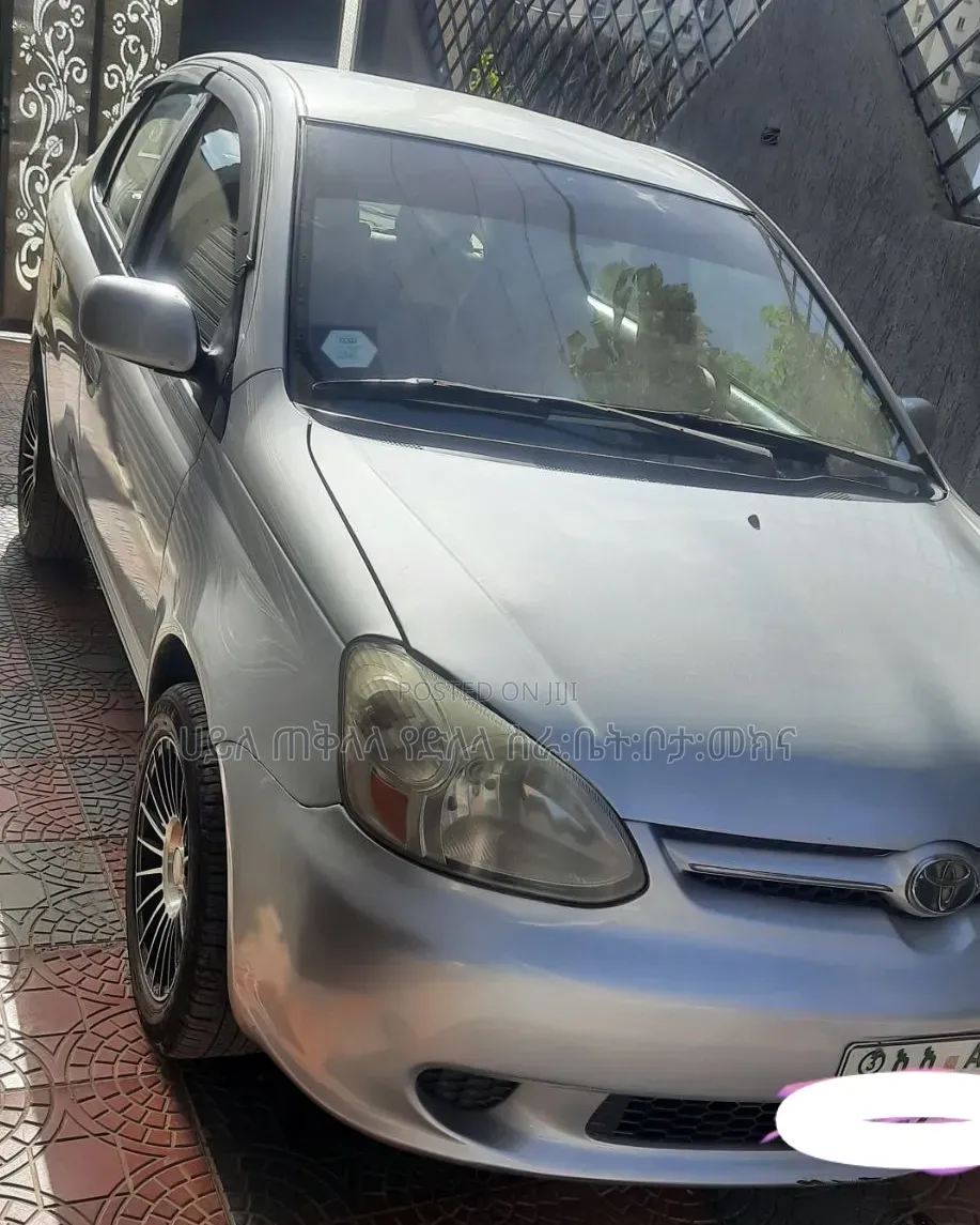 Toyota Platz 2005 Silver