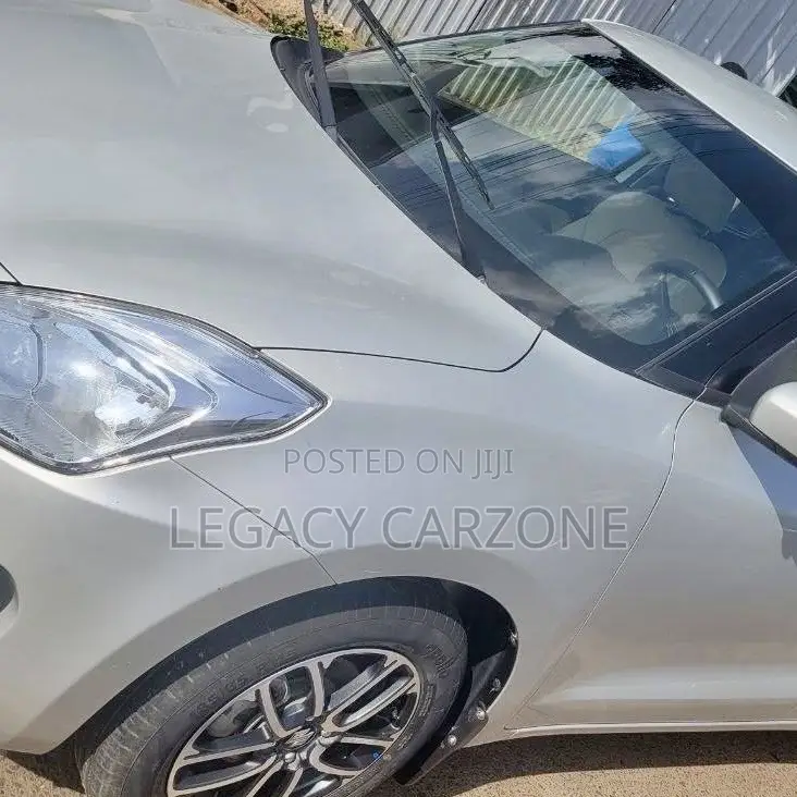 Suzuki Swift 2022 Silver