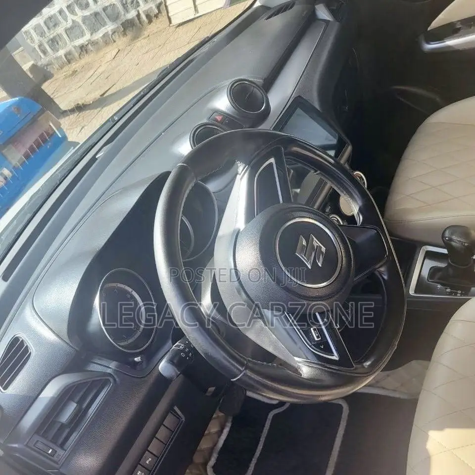 Suzuki Swift 2022 Silver