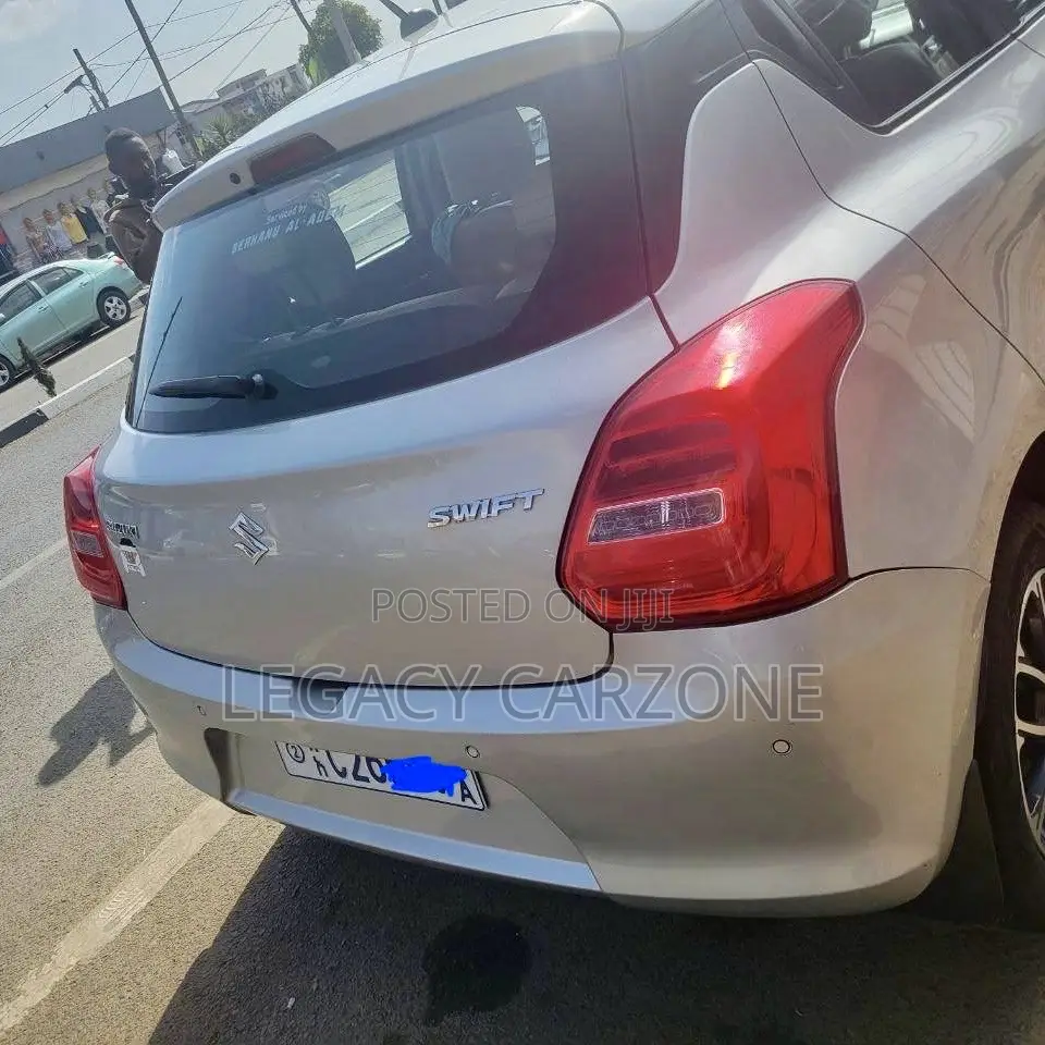 Suzuki Swift 2022 Silver