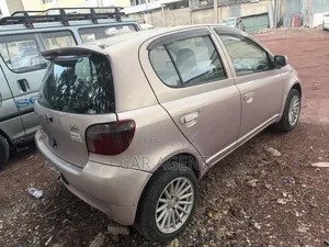 Toyota Vitz 2001 Silver