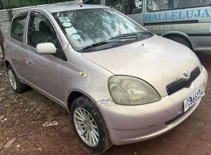 Toyota Vitz 2001 Silver