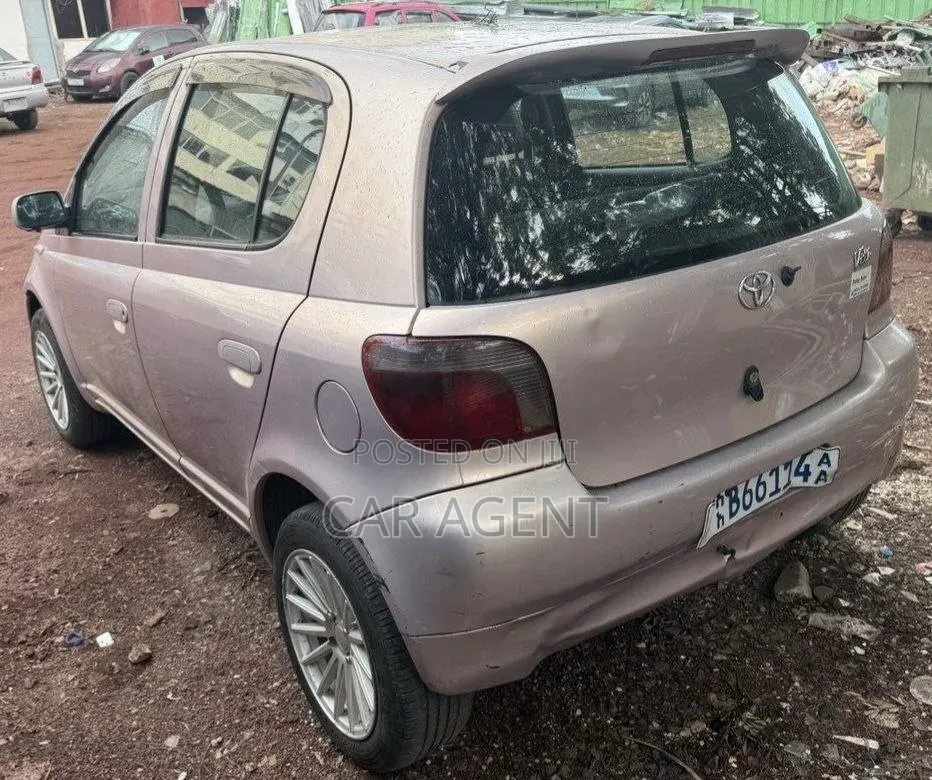 Toyota Vitz 2001 Silver