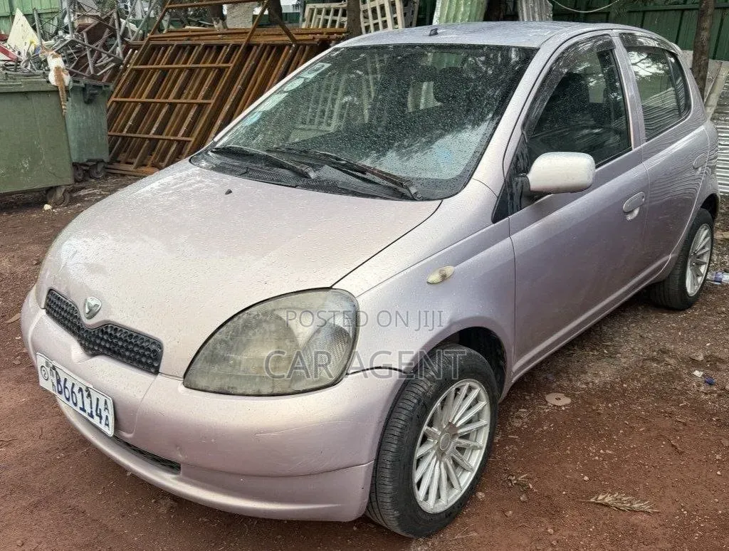 Toyota Vitz 2001 Silver